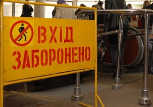Киевлянин угрожает поливать ограждения возле эскалатора на метро Университет тормозной жидкостью
