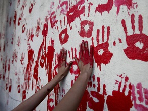 В Мумбаи почтили память погибших во время прошлогодних терактов