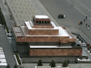 РПЦ: Пребывание тела Ленина в мавзолее противоречит русским традициям