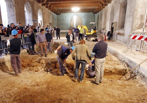 Археологи предположительно обнаружили останки женщины, с которой да Винчи рисовал Мону Лизу