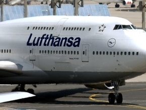 Во Франкфурте задержали украинца, устроившего дебош на борту лайнера Lufthansa