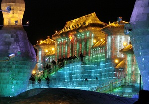 В Китае построили самый большой в мире дворец изо льда