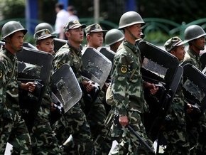 СМИ: Власти Китая ввели в Урумчи регулярные войска