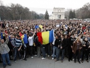 Демонстранты прорвались в здание парламента Молдовы