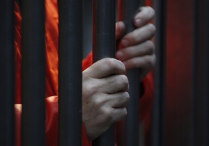 В тюрьме под Парижем 17-летний заключенный взял в заложники психолога