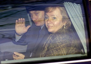 Путин развелся с женой - Путин выдает информацию о себе вымеренными и безвкусными порциями