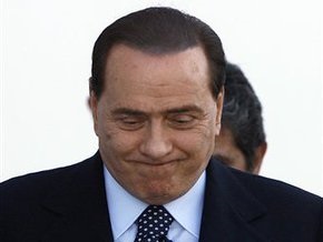СМИ: Берлускони ночует на работе из-за террористов