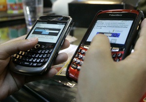 Чат смартфонов BlackBerry помогает участникам беспорядков в Англии