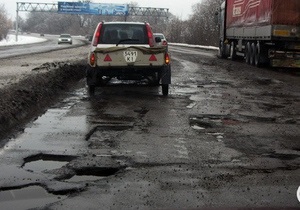 В Черкасской области ямы на дорогах будут раскрашивать люминесцентной краской