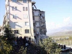 В Албании из-под обломков рухнувшего дома извлечены тела троих погибших