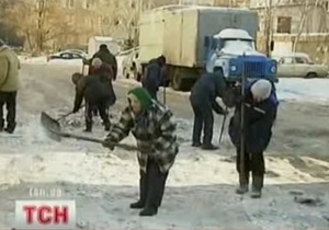 Дорогу к дому Черновецкого расчищали от снега круглосуточно