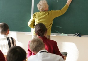 Большей половине одесских школ разрешили вести обучение на украинском и русском языках