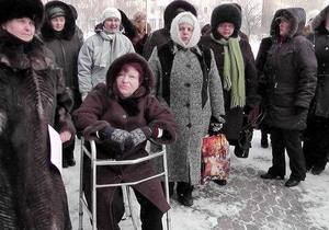 В Донецке жены шахтеров заблокировали вход в ОГА: Янукович не знает, что у нас происходит