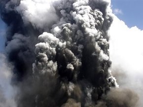 В России продолжается крупнейшее извержение вулкана