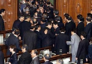 В Японии ряд депутатов вышли из правящей партии в знак протеста против повышения налогов