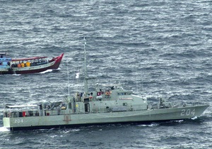 У острова Рождества затонуло сопровождаемое военными судно с беженцами, есть жертвы