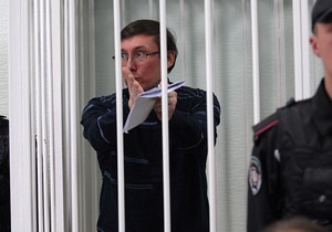 Луценко продолжает голодать. Адвокат и жена просят генпрокурора отменить арест