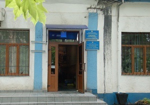 Фасад приемной ПР в Николаеве облили черной краской