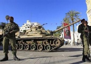 В Тунисе продолжается бой между силами безопасности и охраной президента