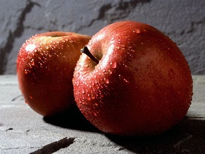 В Пекине за рекордную сумму продали гигантское яблоко