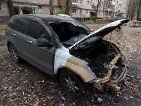 В центре Донецка ночью сгорели пять автомобилей