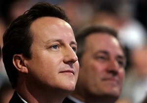 Лидер британских оппозиционеров обещает однополым семьям налоговые льготы