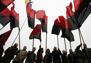 Сторонники КПУ и Русского блока митингуют против проведения марша УПА в центре Киева