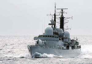 Корабль ВМС Британии подвергся обстрелу с ливийского берега
