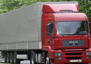 Во Львовской области перевернулся грузовик с 20 тоннами клея