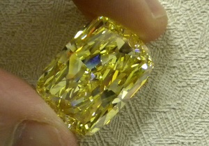 В США на аукцион выставят уникальный бриллиант