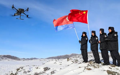 У Китаї розробили безпілотник з шістьма роздільними дронами