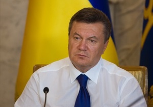 Янукович требует не допустить завышения цен на школьные учебники