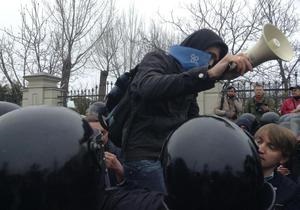 Суд снова запретил акцию протеста возле резиденции Януковича