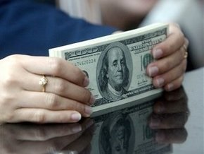 АУБ: За апрель украинцы вывели из депозитов валюты на миллиард долларов