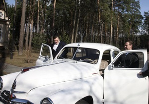 Янукович и Медведев примут участие в автопробеге