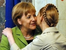В Брюсселе Тимошенко целуется с Меркель. ПР проверяет, за чей счет