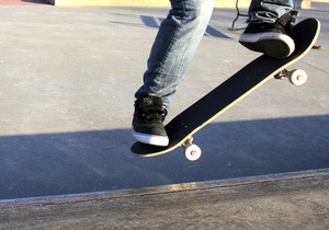 Нейрошлем приспособили для управления скейтбордом
