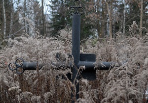 В Киеве на Лесном кладбище найдена мина времен войны