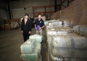 Полиция США обнаружила 20 тонн марихуаны в тоннеле под границей с Мексикой