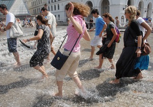 Минздрав советует украинцам в жару пить больше воды и не употреблять алкоголь