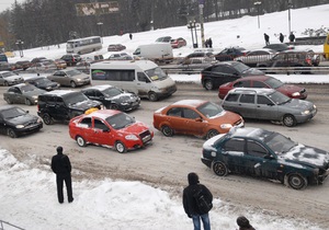 СМИ: Из-за снегопада киевские таксисты отказываются принимать заказы
