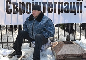 Украинцы зарабатывают на митингах по 15 гривен в час