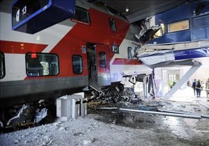 В Финляндии пассажирский поезд протаранил стену привокзального отеля