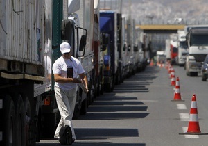 Власти Греции пообещали штрафовать и арестовывать бастующих водителей грузовиков