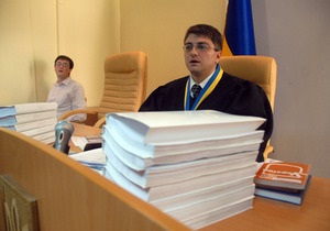 Киреев вынес предупреждение Королевской за попытку сфотографировать Тимошенко в суде