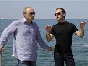 Рейтинги Медведева и Путина продолжают расти. Премьер все еще популярнее президента