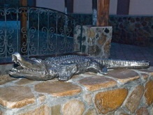 В Мариуполе появился памятник крокодилу Годзи