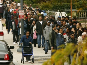 Число заявок на пособие по безработице в США достигло максимума с 2001