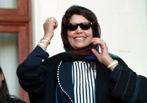 Жена и трое детей Каддафи прибыли в Алжир