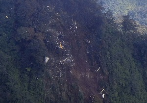 На месте крушения Sukhoi SuperJet-100 в Индонезии найдены фрагменты тел
